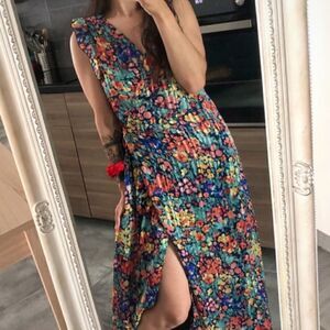 NWT Lily Rose beautiful wrap floral dress M